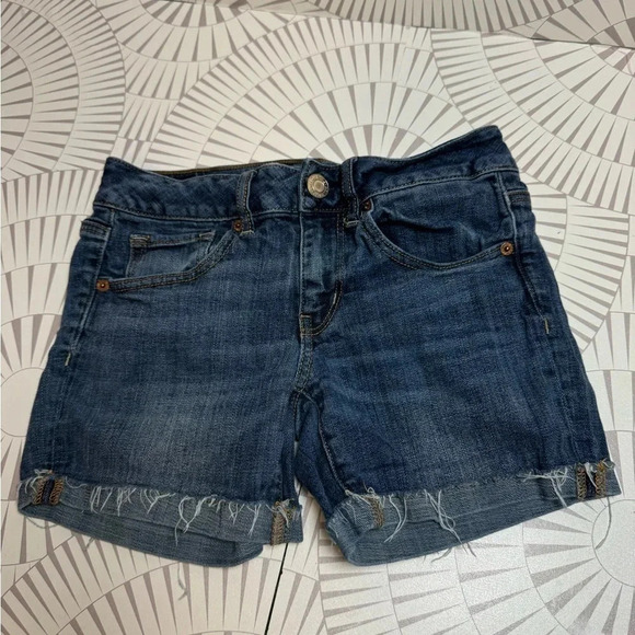 American Eagle Women’s Midi Super Stretch Jean Shorts Size 2 - Picture 1 of 5